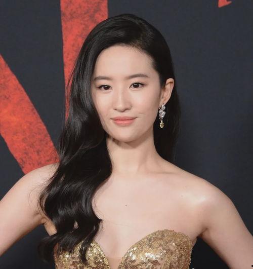 美女明星网红爆乳,网红明星的性感魅力揭秘