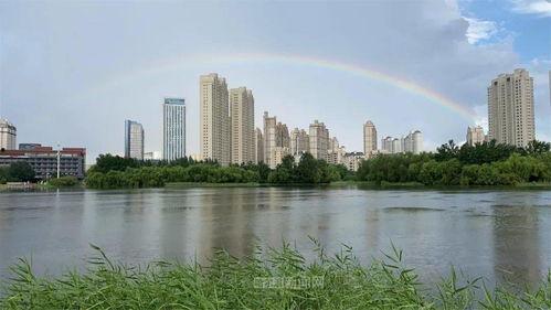瓜渚湖今日彩虹,彩虹映照碧波，梦幻美景尽收眼底