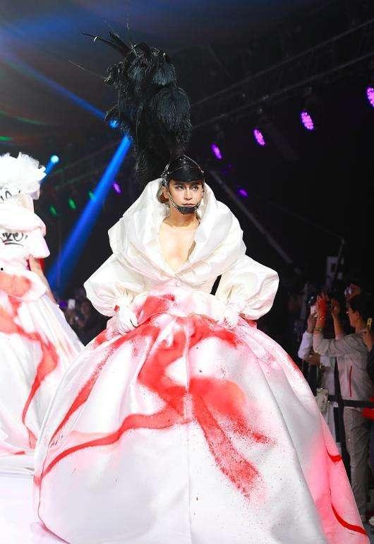 走t台明星网红差距,时尚舞台上的差距解析