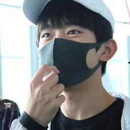 明星网红同款黑色口罩,时尚防疫两不误